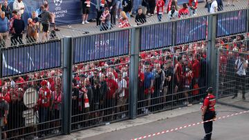 Lío en la entrada de Saint-Denis con los aficionados del Liverpool.