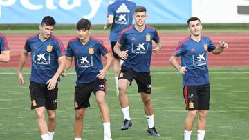  11/10/19  ENTRENAMIENTO SELECCION ESPA&Ntilde;OLA ESPA&Ntilde;A SUB21
  
 PEPELU GONZALO VILLAR MONTERO AITOR BU&Ntilde;UEL