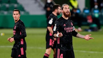 Real Madrid's Spanish defender Sergio Ramos reacts during the Spanish League football match between Elche and Real Madrid at the Manuel Martinez Valero stadium in Elche on December 30, 2020. (Photo by Jose Jordan / AFP)