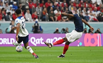 Disparo con el que anotó el primer gol de Francia ante Inglaterra.