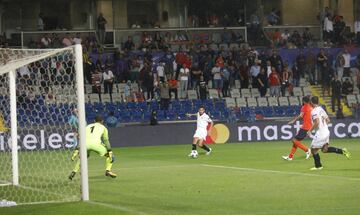 Ben Yedder marca el 1-2 a pase de Navas.