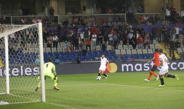 Ben Yedder marca el 1-2 a pase de Navas. 