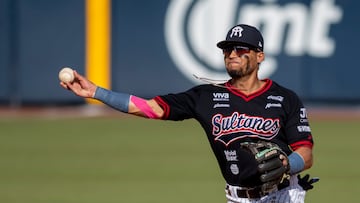 AME8163. MONTERREY (MÉXICO), 18/09/2022.- Asael Sánchez de Sultanes de Monterrey en acción hoy, durante el sexto partido de la Serie del Rey, ante entre Sultanes de Monterrey y Leones de Yucatan hoy, en el estadio de béisbol de Monterrey (México). EFE/ Miguel Sierra
