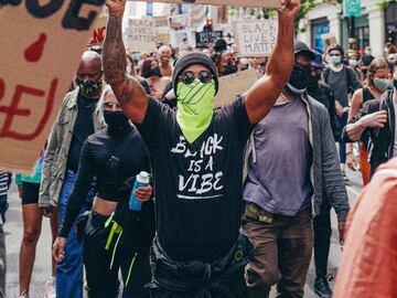 El piloto inglés, muy comprometido, participó este fin de semana en la manifestación de Hyde Park de Londres contra el racismo en el marco del movimiento 'Black Lives Matter".