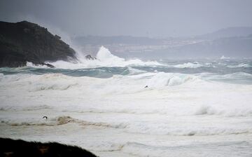 Alerta roja en la costa de A Coruña con olas de hasta diez metros