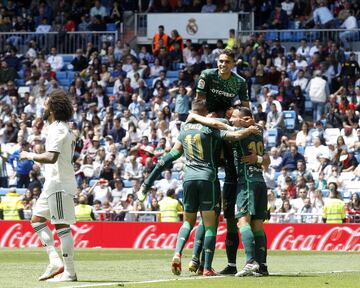 El conjunto verdiblanco ganó 0-2 en el Santiago Bernabéu con goles de Loren y Jesé Rodríguez.