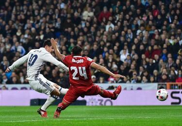 James recargado: doblete y aplausos en el Bernabéu