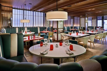 Dónde vivir la Super Bowl 2026 con menú especial: hamburguesas y fingers en un hotel céntrico de Madrid