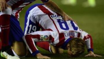 Fernando Torres celebró el gol al Barcelona.