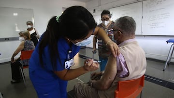 Vacunación Covid en Chile y coronavirus: comunas en cuarentena y vacunas | 3 de febrero