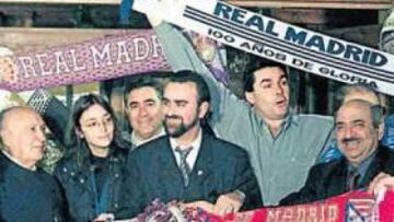 <b>LA PRIMERA FUE EN 'LA TAHONA'. </b>Imagen de la primera comida de hermandad de peñas de Madrid y Atleti, en enero del año 2003.