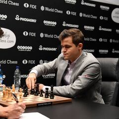 Décimas tablas entre Carlsen y Caruana tras una dura partida