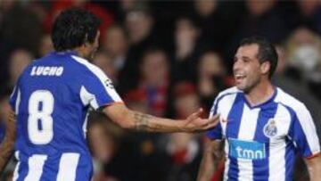 <b>MANCHESTER 2 - OPORTO 2.</b> Un gol de Tévez en el 86 parecía dar la victoria a los británicos pero el trabajo del Oporto tuvo su recompensa con un gol de Mariano González en el tiempo de descuento.