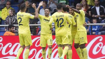 Jugadores del Villarreal celebran un gol ante el Eibar