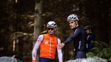 Mathieu Van der Poel reconoce junto a Samuel Gaze el recorrido de la prueba de MTB Cross Country en los Mundiales de Ciclismo de Glasgow.