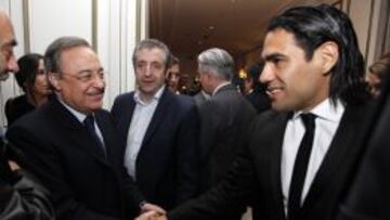Florentino Pérez saluda a Radamel Falcao.