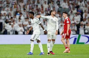 Pasaban los 84 minutos de encuentro cuando el jugador brasileño del Real Madrid fue sustituido en reemplazo de Gonzalo. La grada del Bernabéu la emprendió contra él. Durante su caminata hacia el banquillo, una que protagonizó sin hacer gestos. Serio, casi al margen de lo que estaba sucediendo; aunque eso era imposible. Hubo pitada. Y fue como ninguna.