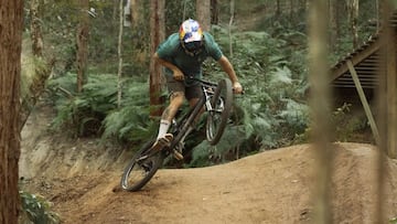 El piloto de MTB australiano Remy Morton montando en bici por los trails de Boomerang Farm Bike Park en Queensland (Australia), el 27 de junio del 2021.
