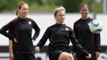 <b>EXPECTANTES. </b>Las chicas se entrenan pensando en la final.