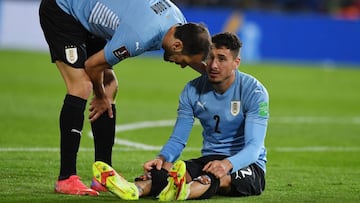 Giménez, en el momento de su lesión con Uruguay.