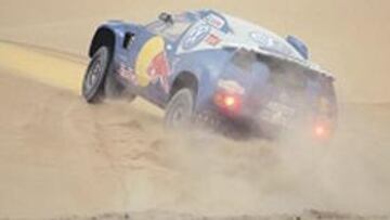 <b>APRENDIENDO. </b>Sainz ya demuestra su dominio del nuevo Touareg.