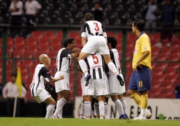 La más grande derrota en casa del América, en competencias internacionales, se dio en la edición 2007 de la Copa Libertadores. En partido de la fase de grupos, Libertad se metió al Estadio Azteca para ganar por 1-4 a las Águilas. Pedro Benítez (2), Rodrigo López y Sergio Aquino, fueron los autores de la goleada. Nelson Cuevas hizo el tanto americanista.