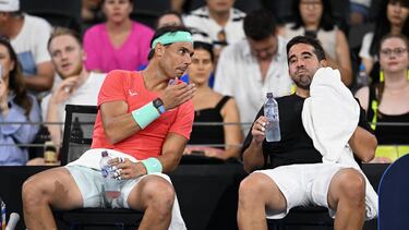 Rafa Nadal y Marc López, durante el partido de hoy en Brisbane.