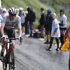 Pogacar bate el récord de ascensión a la Col de Romme