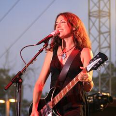 This is what Susanna Hoffs from The Bangles’ looks like at 65 years old