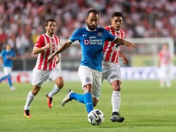 Canterano del Barcelona, Víctor Vázquez llegó como ‘bomba’ al futbol mexicano. Para mala fortuna de los aficionados celestes, las lesiones no le ayudaron y tras un año con el club pidió su salida. Hace algunos meses se coronó con el Toronto FC en la MLS, siendo candidato al MVP del año.