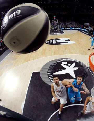 Felipe Reyes con Shayne Whittington.