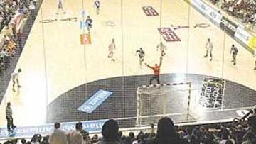 <b>CITA EN EL QUIJOTE ARENA. </b>Los partidos de balonmano en casa son casi de obligado cumplimiento para los ciudadrealeños, que llenan sus gradas partido tras partido.