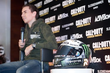 Jorge Lorenzo estrena casco de Call of Duty: Advanced Warfare