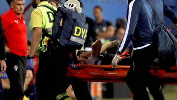 Merquelanz saliendo en camilla.