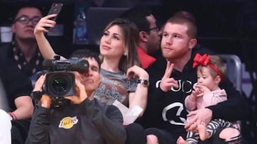 Con 29 años de edad es campeón mundial del peso medio por tres de los cuatro organismos (WBC, WBA e IBF) y padre de cuatro hijos: tres niñas y un niño.