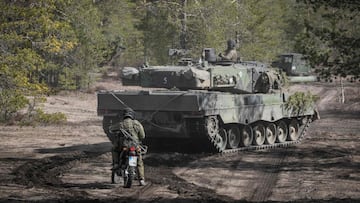 A Finnish tank takes part in the military exercise Arrow 22 in Niinisalo, Finland, on May 4, 2022. - Finland is hosting the military training called Arrow 22 with the participation of divisions of Britain, Latvia, Estonia and the US. (Photo by ALESSANDRO RAMPAZZO / AFP)