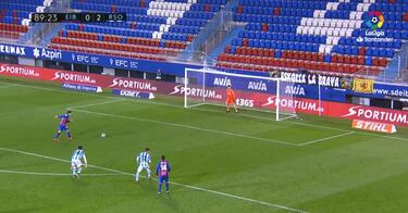 Charles logró ante la Real Sociedad el último gol que se ha marcado en el Campeonato de Liga 2019-20. El delantero del conjunto armero marcó tras cometer Zaldúa un penalti por manos. Curiosamente, en este encuentro (Eibar-Real Sociedad) se señalaron tres penaltis por manos. Orellana (Eibar) falló uno (o Remiro le adivinó el tiro y se lo detuvo).