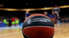 Kaunas (Lithuania).- (FILE) - A basketball with the logo of the Turkish Airlines Euroleague during the Euroleague basketball match between Zalgiris Kaunas and FC Barcelona Lassa in Kaunas, Lithuania, 16 November 2018 (re-issued on 25 May 2020). The 2019-2