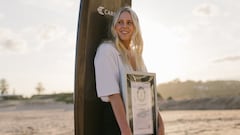 SYDNEY, NEW SOUTH WALES, AUSTRALIA - NOVEMBER 6: Laura Enever of Australia accepts the official Guinness World Record certificate for largest wave surfed paddle-in (female) on November 6, 2023 at Sydney, New South Wales, Australia. (Photo by Matt Dunbar/World Surf League)