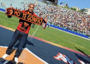 Presentación con la Roma, en 2010.