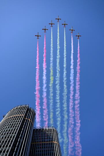 La Patrulla ?guila durante el desfile del 12 de octubre de las Fuerzas Armadas.