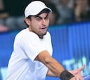 Karatsev culmina su temporada de ensueño ganando a Cilic