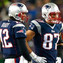 Bruce Arians da crédito a Tom Brady por arribo de Gronkowski