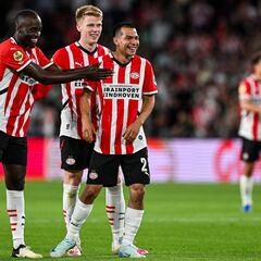 Hirving Lozano se une al festival de goles al Almere