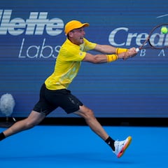 Bautista no puede con el parón por la lluvia y el mejor Shelton