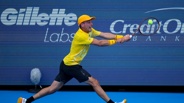 Bautista no puede con el parón por la lluvia y el mejor Shelton