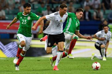 Oswaldo Alanís  sufrió con Leon Goretzka.