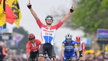 Mathieu Van der Poel celebra su victoria en la Flecha de Brabante.