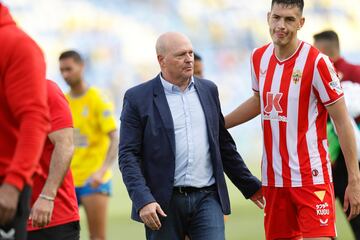 Pepe Mel, con César Montes.
