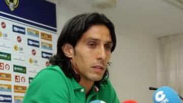 <b>HASTA SIEMPRE. </b>Sergio Fernández, ayer, antes de despedirse del Hércules. La sala de prensa del Rico Pérez se llenó de periodistas y de aficionados.